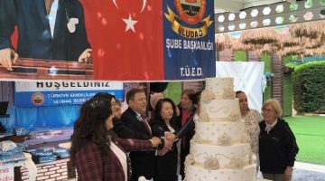 Türkiye Emekliler Derneği, Anneler Günü’nü kutladı
