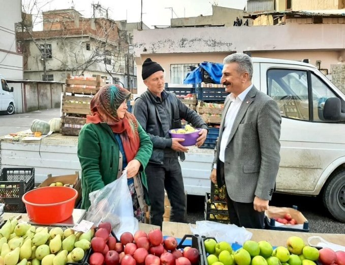 CHP Yıldırım İlçe Başkanı Nihat Yeşiltaş semt pazarında