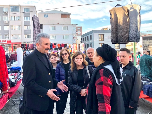 CHP Yıldırım İlçe Başkanlığı Bağlaraltı Mahallesi Giyim Pazarını ziyaret etti