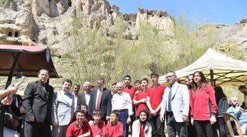 Vali Çiçek ve Başkan Büyükkılıç, Turizm Haftası’nı gençlerle kutladı