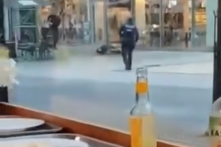 Almanya’da polise bıçaklı saldırı