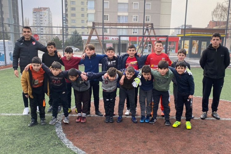 Kayseri Melikgazi’de futbol kursuna büyük ilgi