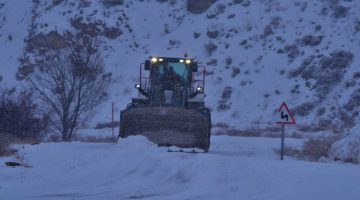 Malatya’da karla mücadele çalışmalarına devam